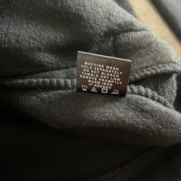 NFL Team Apparel Tampa Bay Buccaneers Black Red Drawstring Hoodie Men’s Sz M NWT - Picture 8 of 12